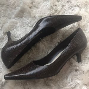 Bandolino Chocolate Brown Croc Embossed Pumps